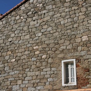 Sartène - mur en granit