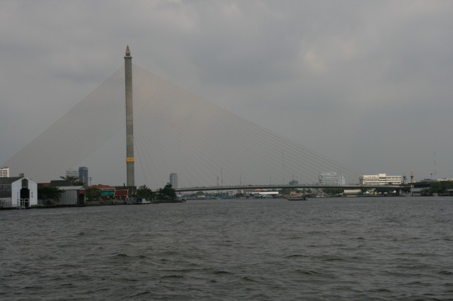 Bangkok - le pont à haubans Râma VIII
